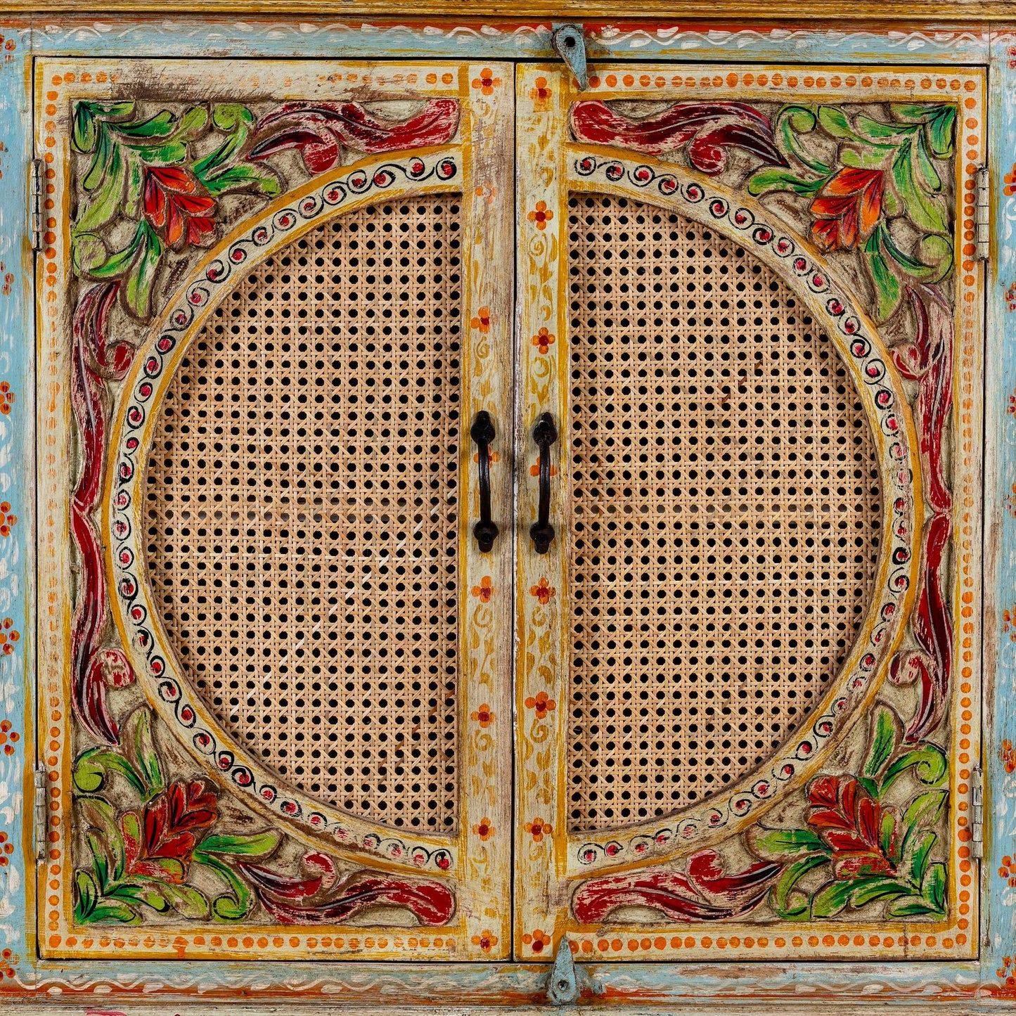 cabinets,
living room furniture,
furniture,
solid wood cabinet,
vintage cabinet,
carved cabinet,
luxury cabinet,
home furnishings,