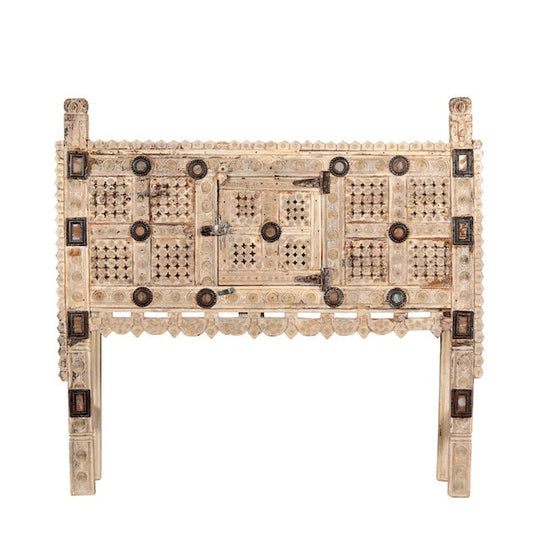 tv unit,
long cabinet,
solidwood sideboard,
living room furniture,
console storage,
vintage style cabinet,
carved cabinet,